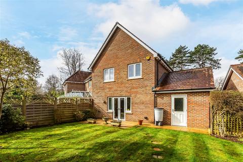 4 Lulworth Place, Epsom, KT19 8GQ