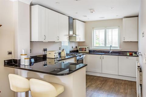 4 Lulworth Place, Epsom, KT19 8GQ
