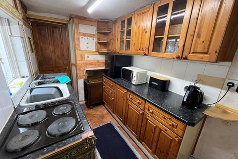 42 Moat Road, Walsall, WS2 9PJ