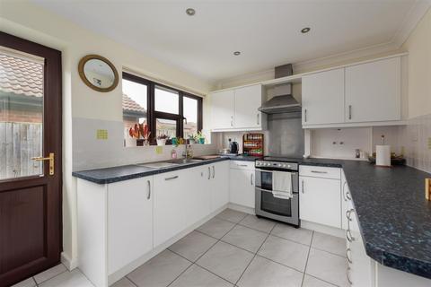 17 Beechcroft, Chestfield, Whitstable, CT5 3QF