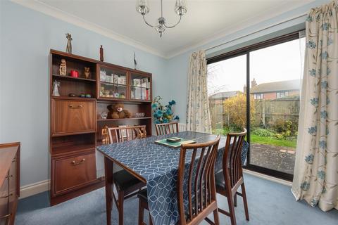 17 Beechcroft, Chestfield, Whitstable, CT5 3QF