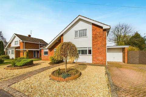 3 bedroom detached house for sale, Bure Close, Lincoln, LN6