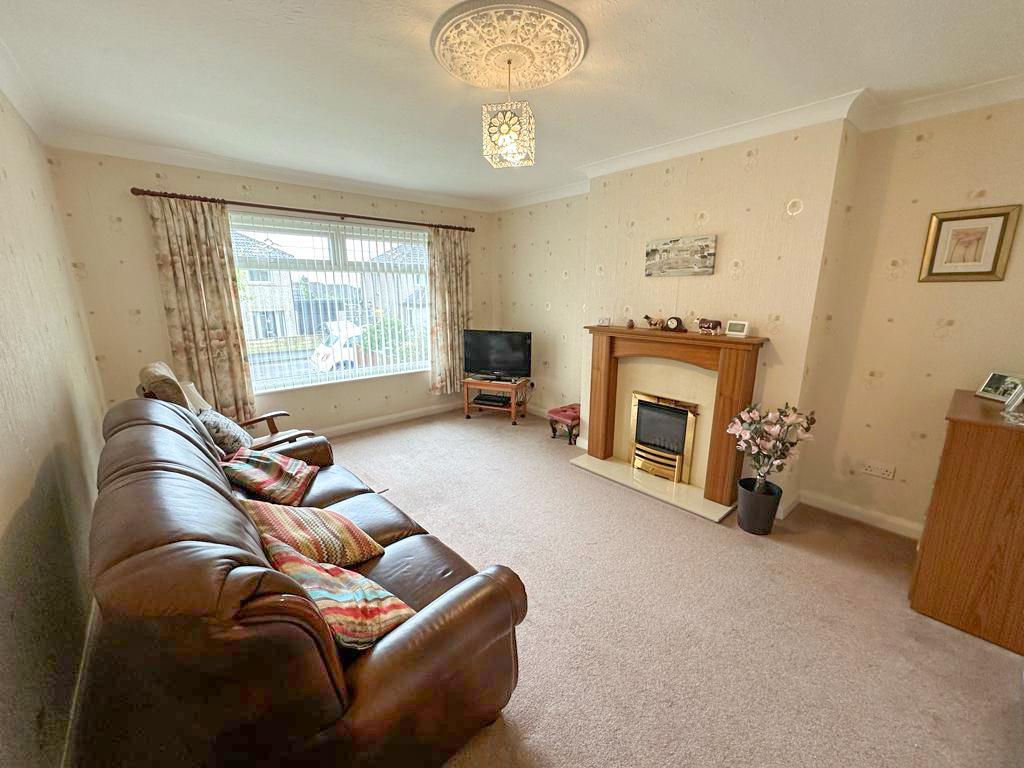 Aireville Drive, Silsden, 2 bed semidetached bungalow for sale £225,000