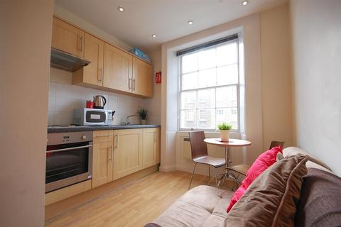 Studio to rent, Gloucester Place, London NW1
