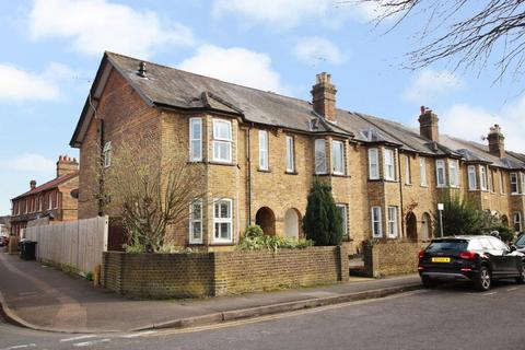66 Upper Fairfield Road, Leatherhead, KT22 7HS