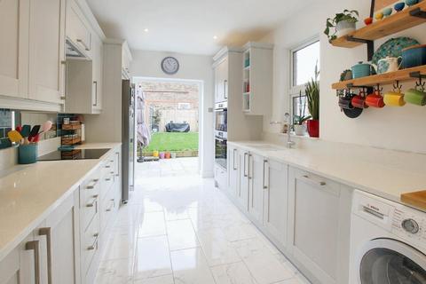 66 Upper Fairfield Road, Leatherhead, KT22 7HS