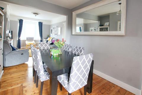 66 Upper Fairfield Road, Leatherhead, KT22 7HS