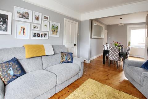 66 Upper Fairfield Road, Leatherhead, KT22 7HS