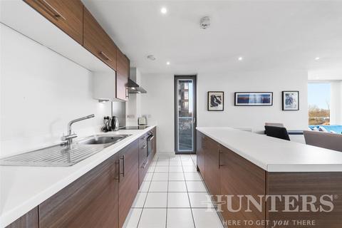 2 bedroom flat for sale, Waterside Way, London, N17