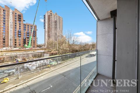 2 bedroom flat for sale, Waterside Way, London, N17