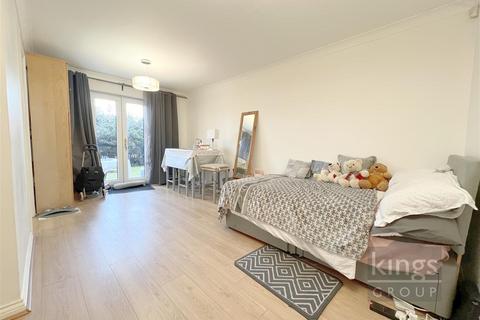 2 bedroom apartment for sale - Cobham Close, Enfield