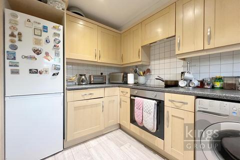 2 bedroom apartment for sale, Cobham Close, Enfield