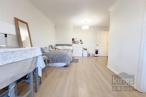 34 Cobham Close, Enfield, EN1 3SU