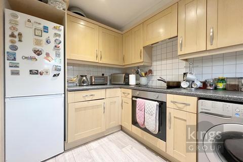 34 Cobham Close, Enfield, EN1 3SU