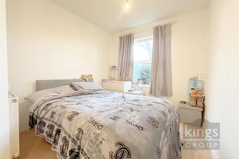 34 Cobham Close, Enfield, EN1 3SU