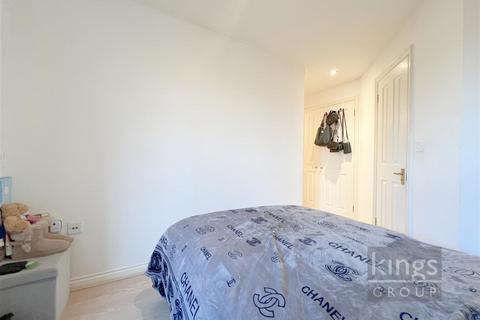 34 Cobham Close, Enfield, EN1 3SU