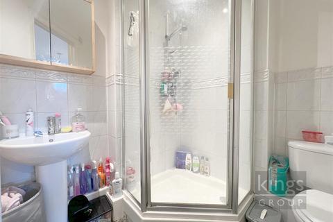 34 Cobham Close, Enfield, EN1 3SU