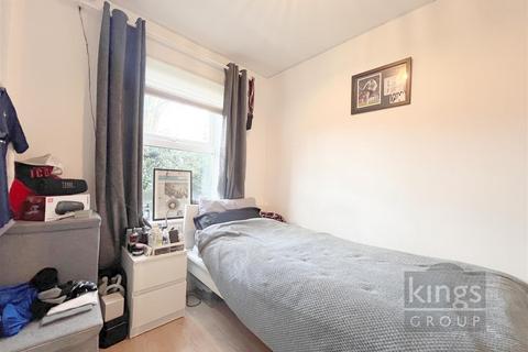 34 Cobham Close, Enfield, EN1 3SU