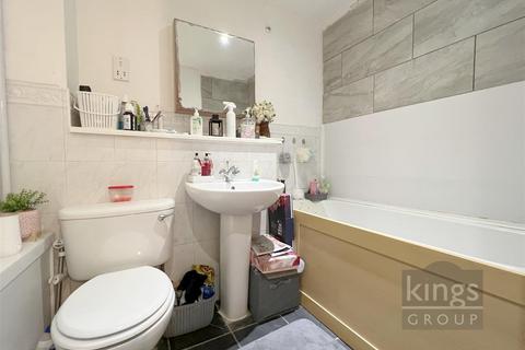 34 Cobham Close, Enfield, EN1 3SU