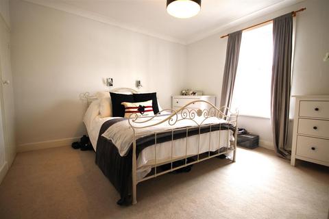 2 bedroom house to rent, Fern Road, Godalming