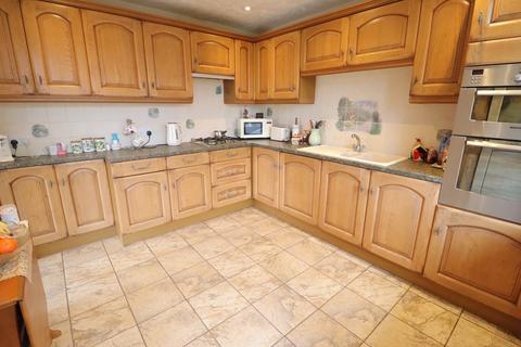 4 bedroom detached house for sale, Hockley Road, Rayleigh, SS6