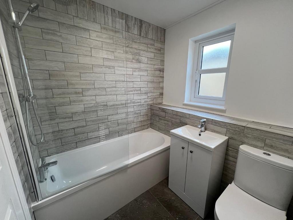 Carnoustie Court, Whitley Bay 2 bed flat £750 pcm (£173 pw)
