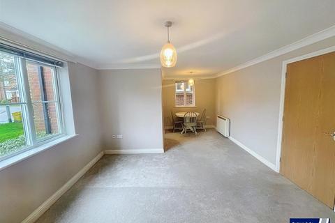 2 bedroom flat for sale, Plough Close, Daventry