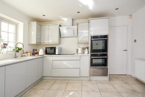 18 Corfton Drive, Tettenhall, Wolverhampton, WV6 8NR