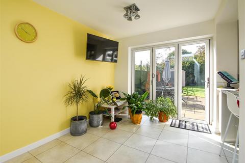 18 Corfton Drive, Tettenhall, Wolverhampton, WV6 8NR