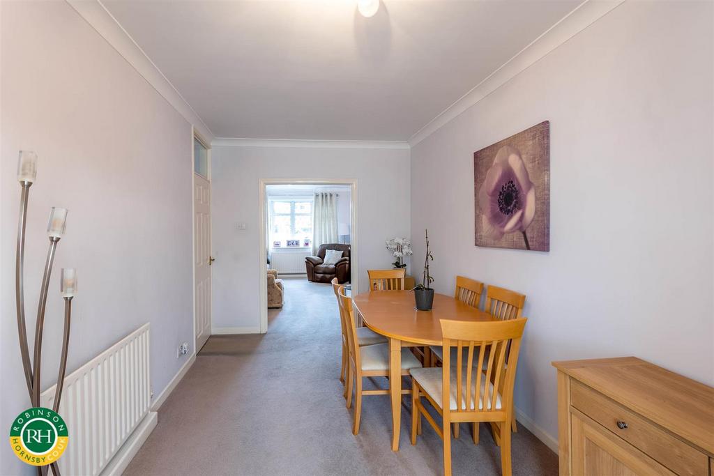 Dining area/bed 2
