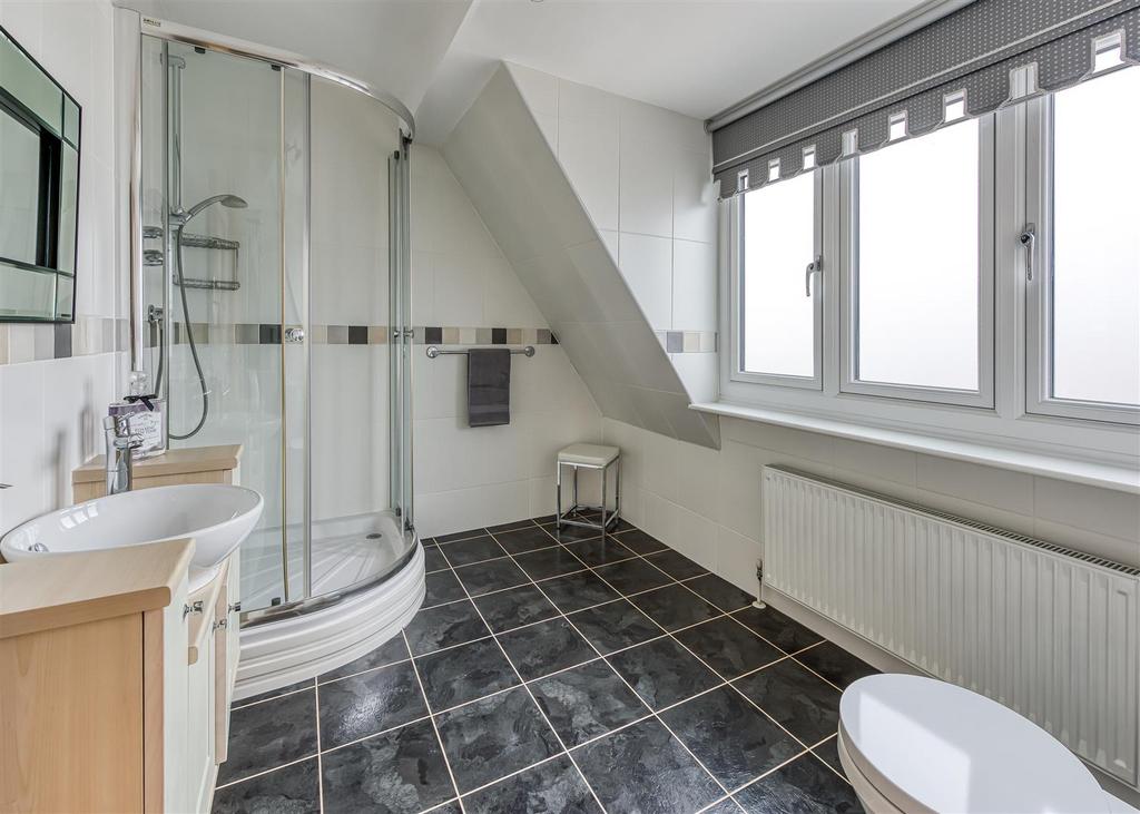 11 Kings Road-MAY24-bed2 ensuite.jpg