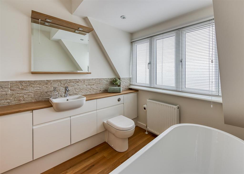 11 Kings Road-MAY24-bathroom.jpg