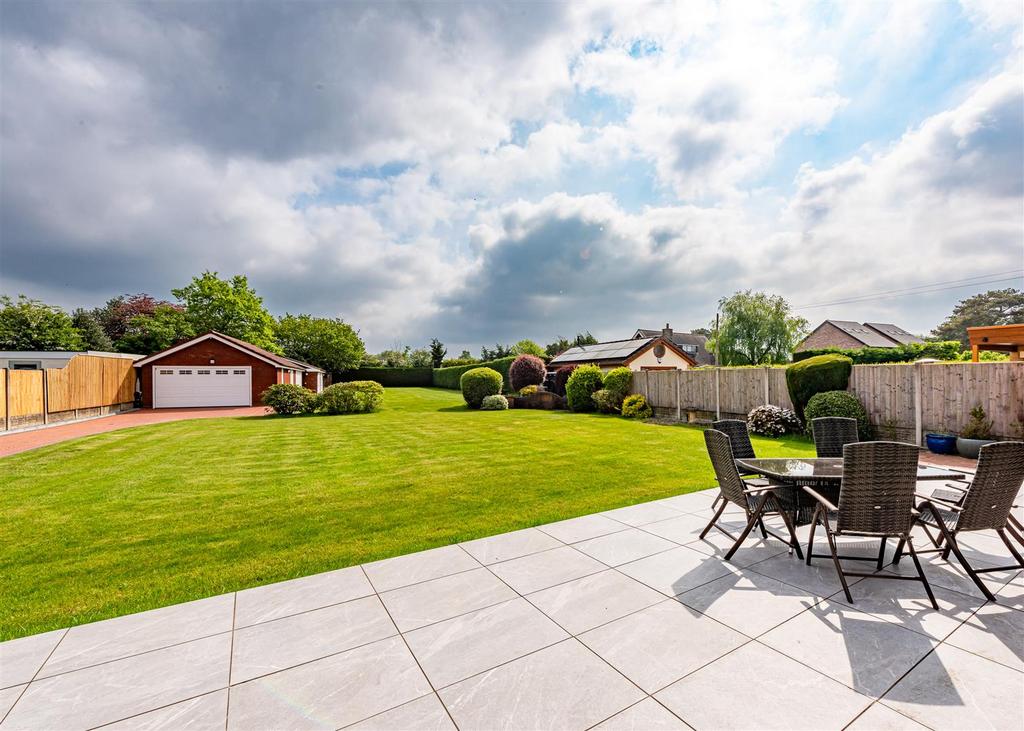 11 Kings Road-MAY24-garden2.jpg