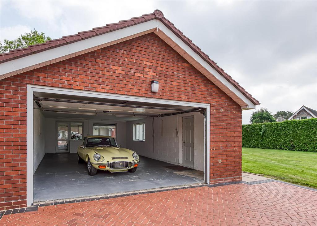 11 Kings Road-MAY24-garage3.jpg