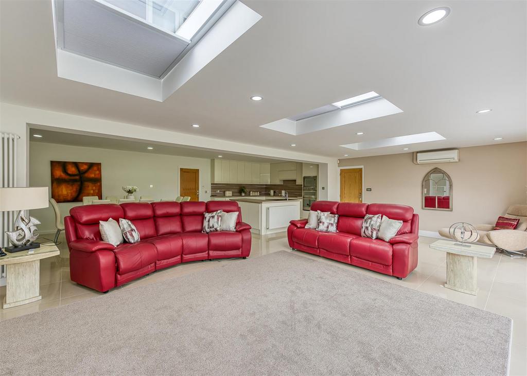11 Kings Road-MAY24-kitchen2.jpg