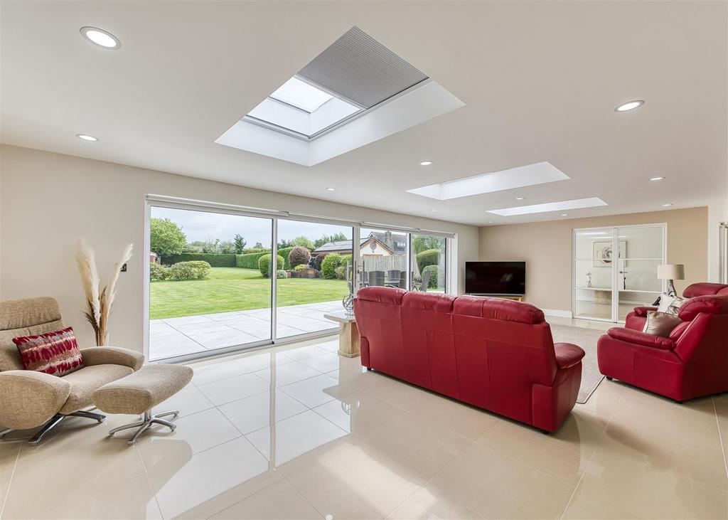 11 Kings Road-MAY24-kitchen1.jpg