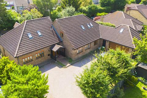 5 bedroom detached house for sale, Appleby Street, Cheshunt