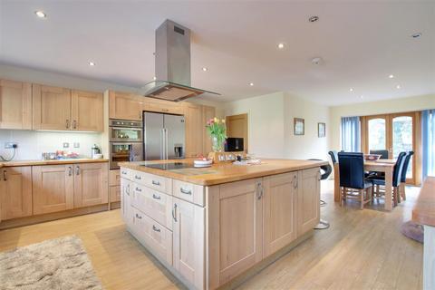 5 bedroom detached house for sale, Appleby Street, Cheshunt