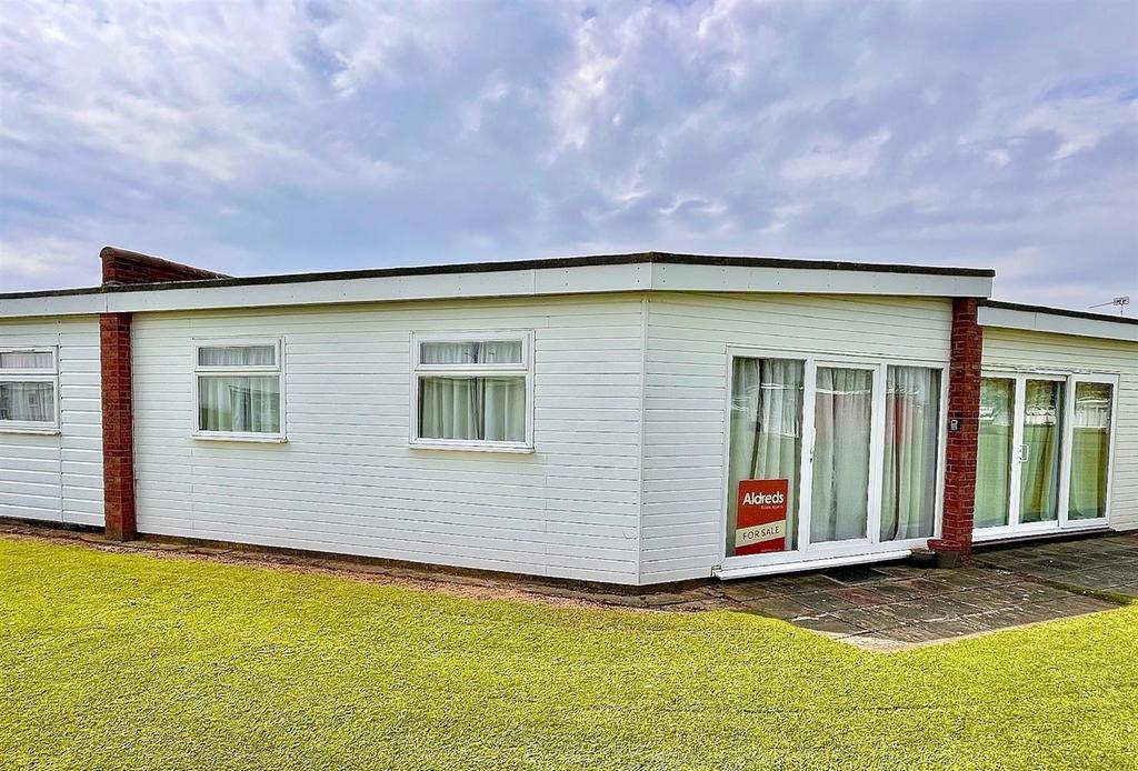 Edward Road, WintertonOnSea, Great... 2 bed chalet for sale £50,000