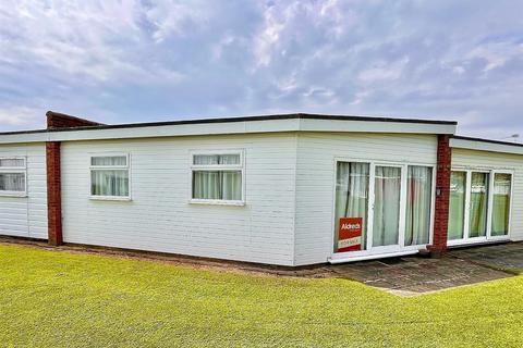 2 bedroom chalet for sale, Edward Road, Winterton-On-Sea, Great Yarmouth