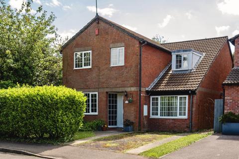 4 bedroom detached house for sale, Cosmeston Drive, Penarth