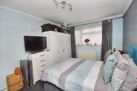 2 bedroom flat for sale, Belle Vue Road, Eastbourne
