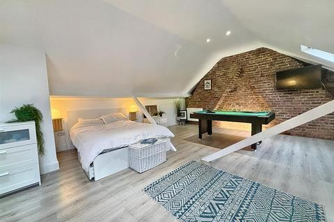 2 bedroom flat for sale, Upperton Gardens, Eastbourne