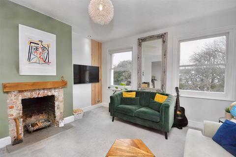 2 bedroom flat for sale, Upperton Gardens, Eastbourne