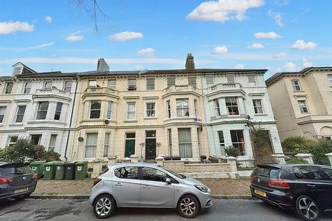 2 bedroom flat for sale, Upperton Gardens, Eastbourne