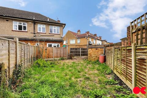 80 Station Road, Gidea Park, Romford, RM2 6DA