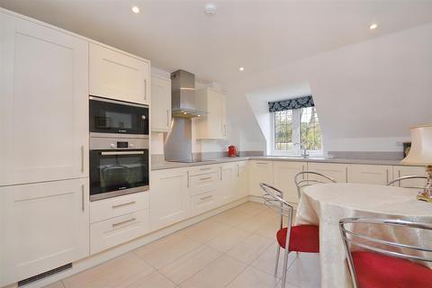 2 bedroom flat for sale, Carlisle Road, Eastbourne