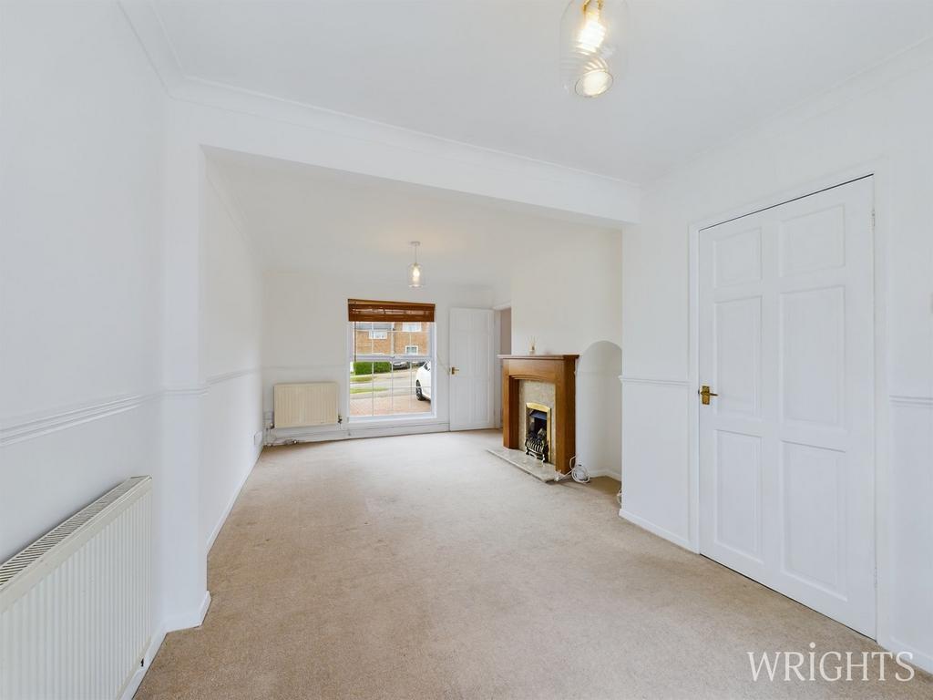 Knightsfield, Welwyn Garden City AL8 3 bed terraced house £450,000