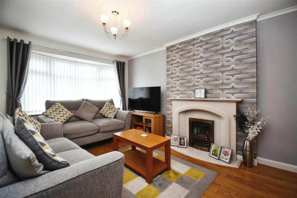 Lounge/Dining