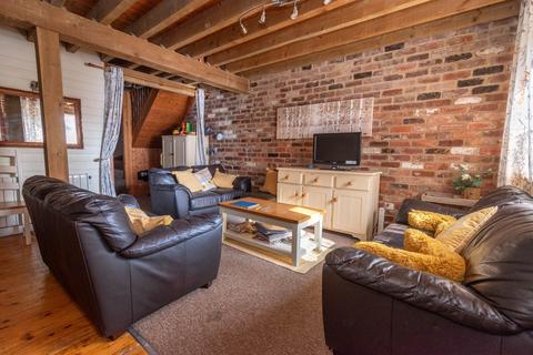 3 bedroom barn conversion for sale - Swaffham Road, Toftrees, NR21